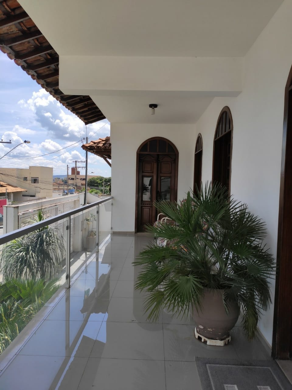 VENDO CASA COM PISCINA-JARDIM CAMBUÍ